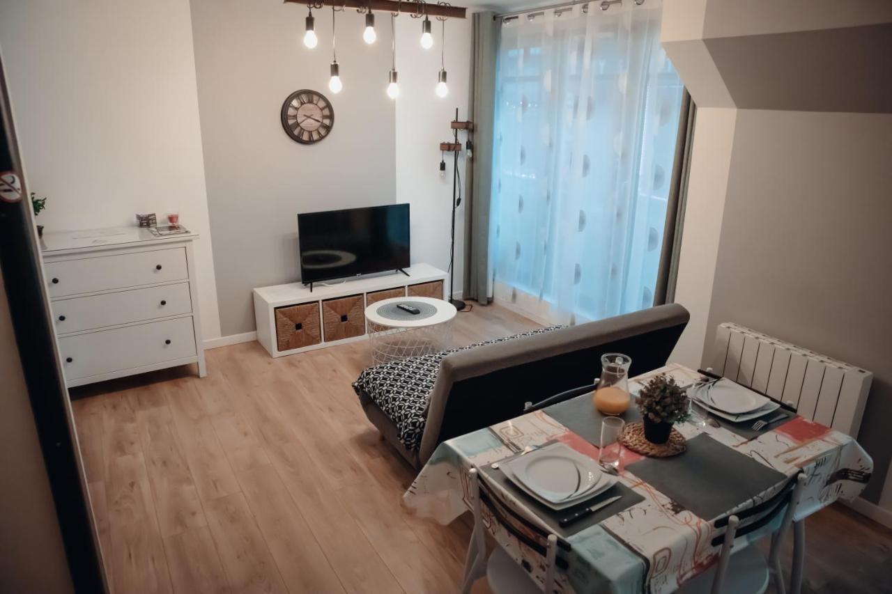 Ernée Cosy Et Moderne En Centre Ville, Fibre Haut Debit מראה חיצוני תמונה